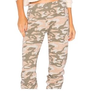 Monrow camo print sweatpants size XS color is dusty pink